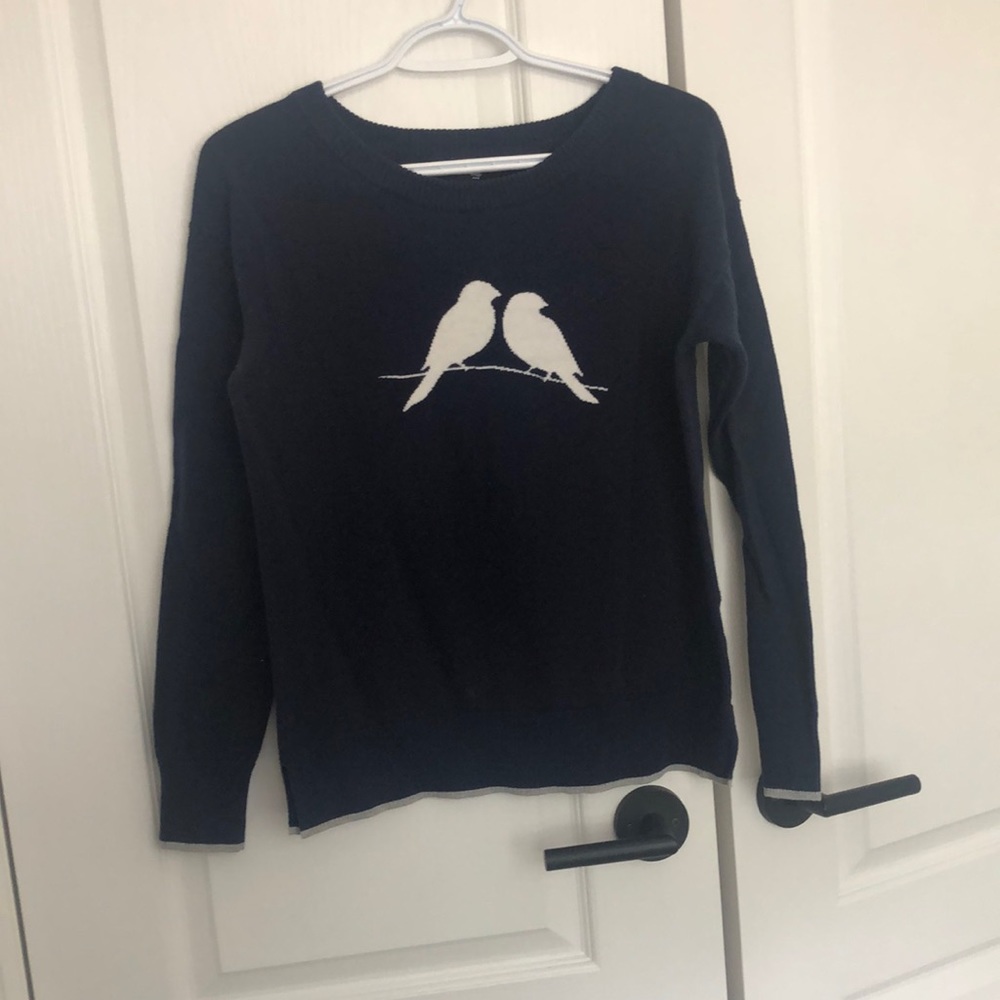 Gap sweater with lovebird design